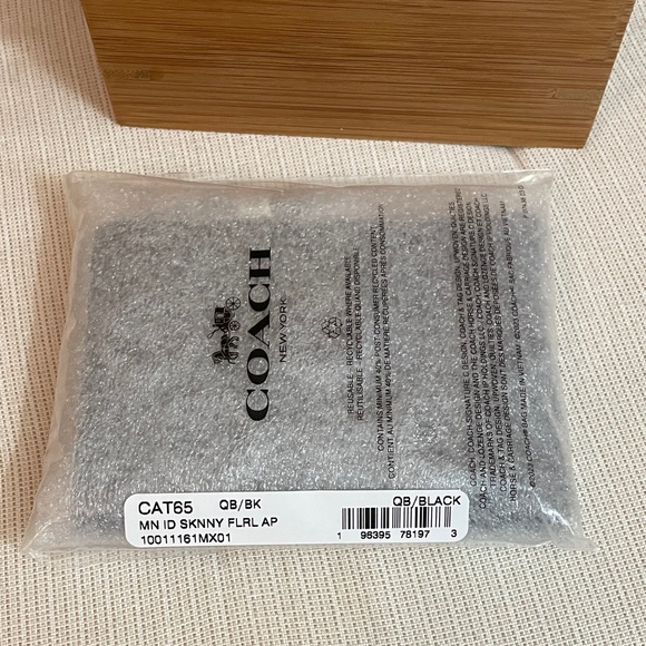 Coach Mini Skinny Id Case With Floral Applique Gunmetal/Black NWT - Picture 15 of 15
